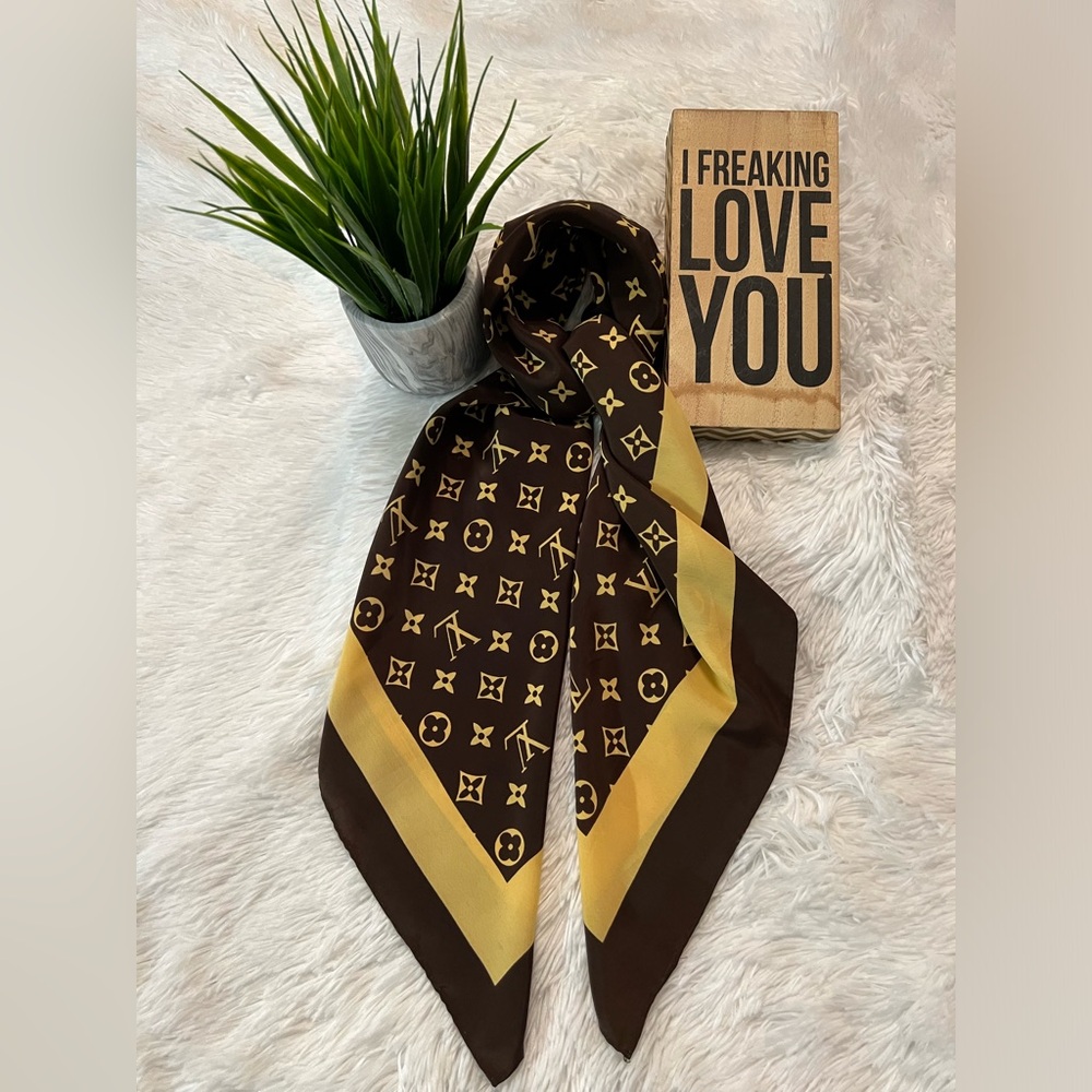 Authentic Vintage Louis Vuitton Large Monogram Silk Scarf - Picture 4 of 15